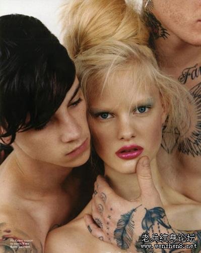 模特不穿衣服但是只要纹身(高清图文)