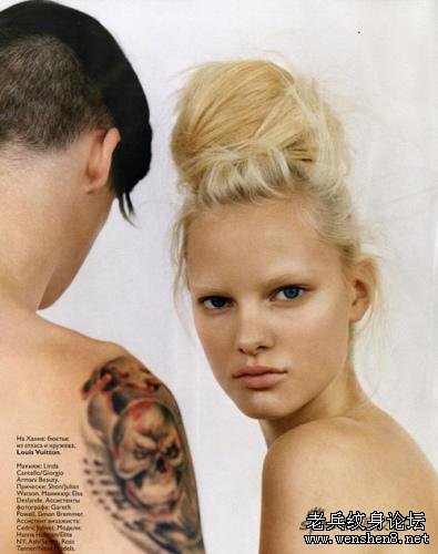 模特不穿衣服但是只要纹身(高清图文)