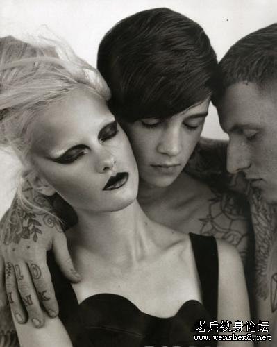 模特不穿衣服但是只要纹身(高清图文)