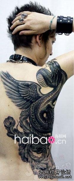 武汉纹身店:如果文身变得像贴纸 那就是悲剧!