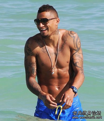 米兰悍将日光浴露性感刺青