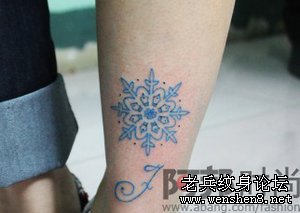 雪花纹身图案的