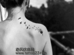 Ů���Ӻ�һ���ѹ�Ӣ���������ͼ��