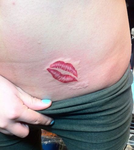 女生唇印纹身图案内容图片分享