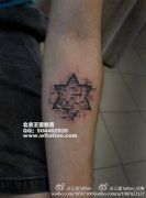 Ů���ֱۺÿ��ĺڰ���â������ͼ��