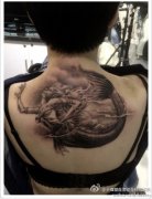 Ů���󱳳���ʱ�е�����������ͼ��