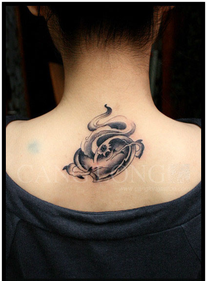 Ů���󱳳���Ư���ĺڻҰ�������ͼ��