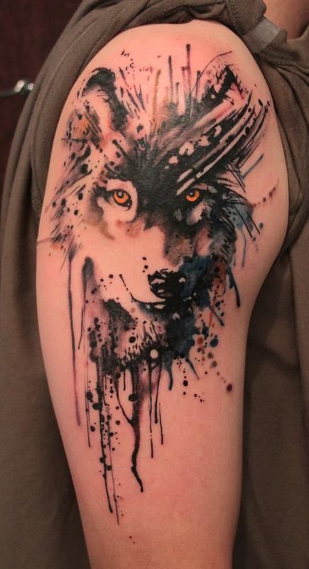 推荐一款黑灰大臂狼头纹身图案