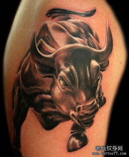 推荐一款个性的大臂牛纹身图案