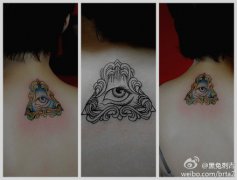 Ů���󱳳���ʱ�е��ϵ�֮������ͼ��