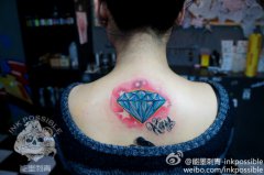 Ů���󱳳����Ĳ�ɫ��ʯ����ͼ��