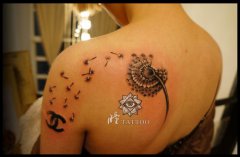 Ů����Ψ��ʱ�еĺڻ��ѹ�Ӣ��ͼ��