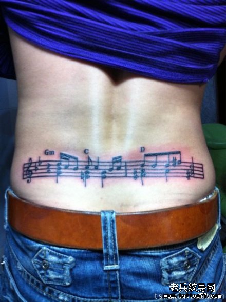 腰部音乐字纹身图案