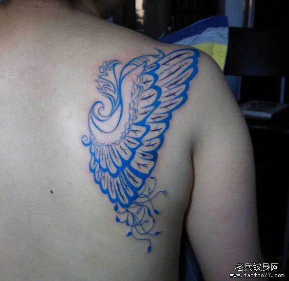 翅膀纹身心飞扬让梦更自由。