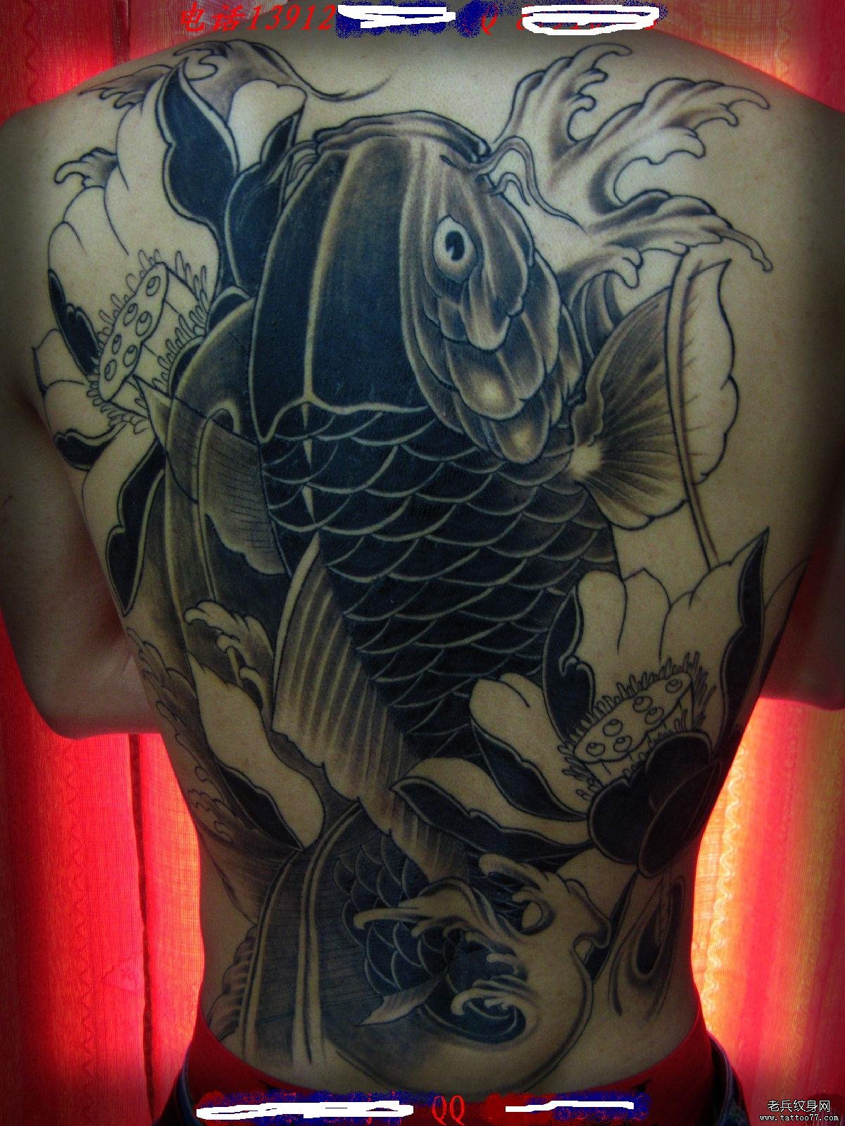 郑州纹身：满背纹身，鲤鱼纹身|黑灰纹身-郑州天龙纹身工作室