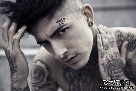 纹身师培训有助于技术的增长