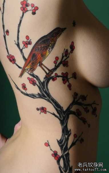 粉花小鸟纹身图案