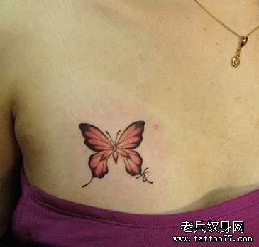 胸部蝴蝶纹身图案