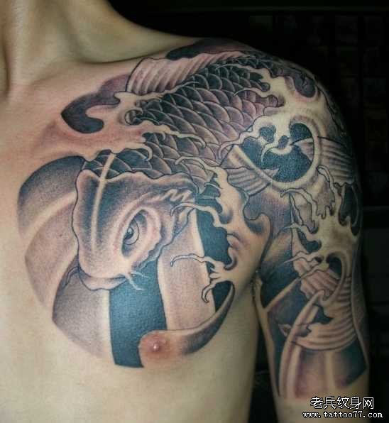 半胛鲤鱼纹身图案
