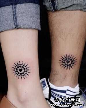 腿部情侣太阳图腾纹身图案
