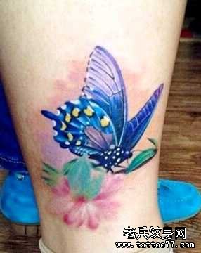 腿部蝴蝶纹身图案
