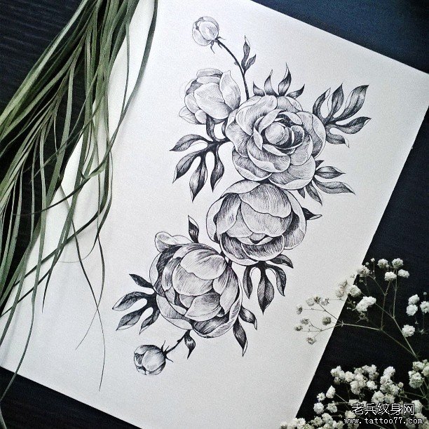 黑灰玫瑰纹身图案