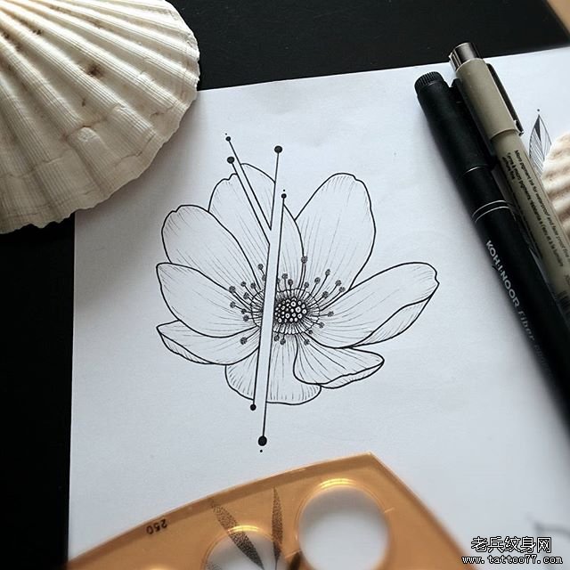 线条花朵纹身图案