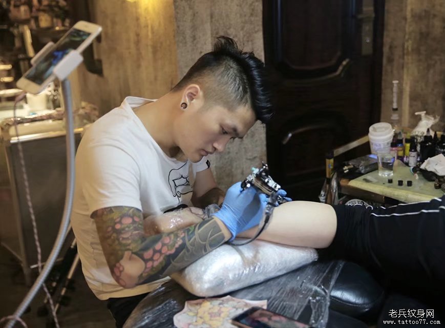 武汉老兵纹身 小腿纹身制作过程