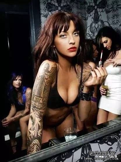 美女纹身