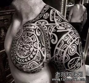 图腾半胛纹身图案