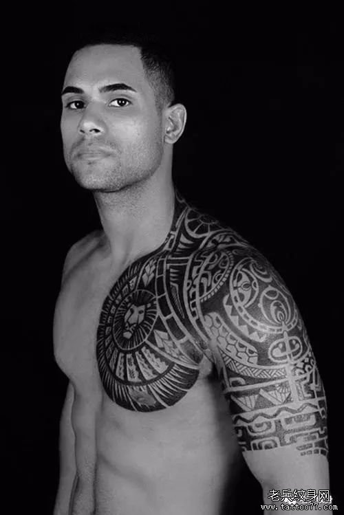 图腾半胛纹身图案