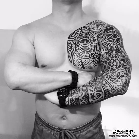 图腾半胛纹身图案