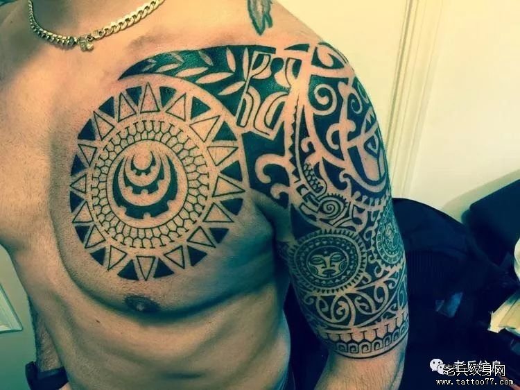 图腾半胛纹身图案