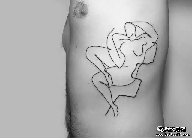 侧腰简约线条纹身图案