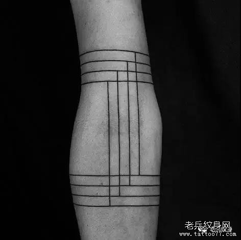 手臂简约线条纹身图案