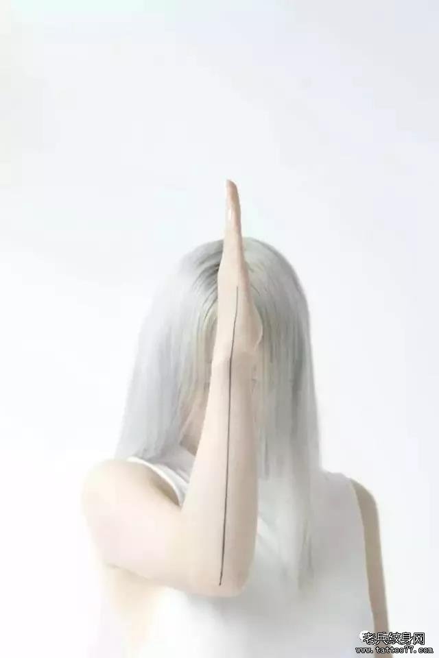 手臂简约线条纹身图案