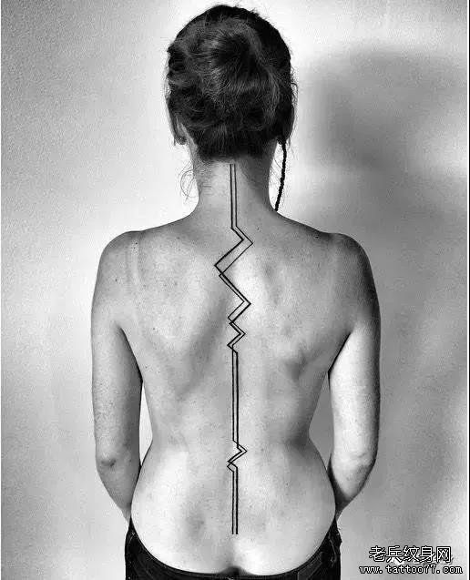 后背简约线条纹身图案