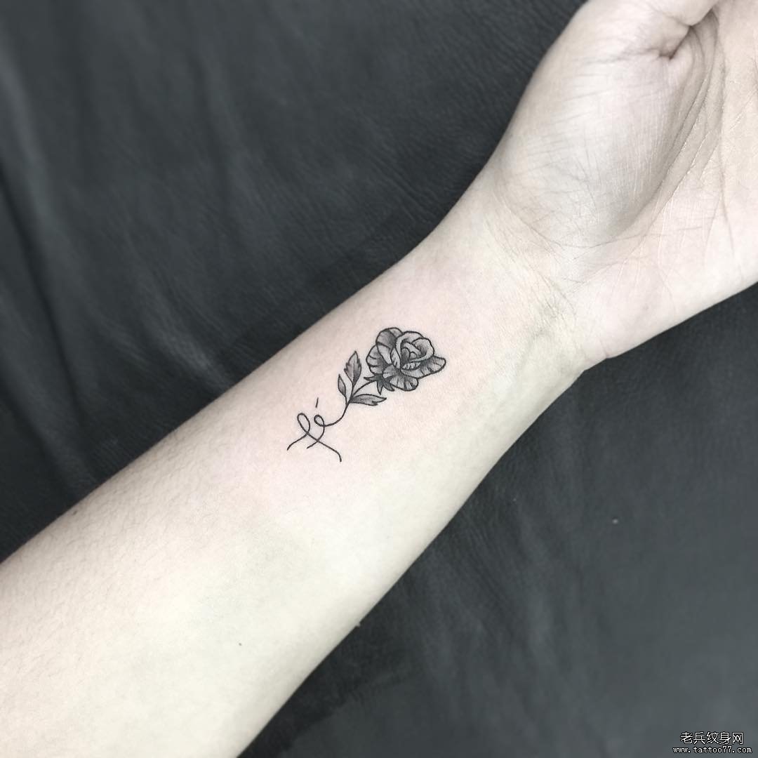 手背oldschool玫瑰纹身图案 - 广州纹彩刺青
