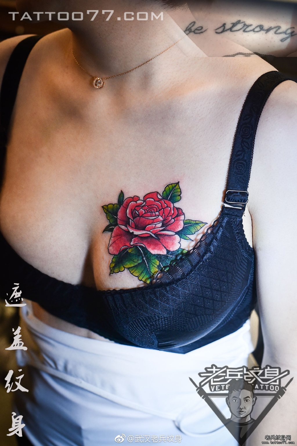 胸口色彩玫瑰遮盖旧纹身作品