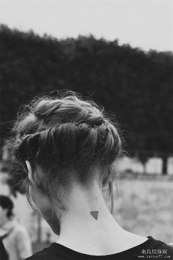 女生丨要么不纹身,要么就纹在最性感的部位!