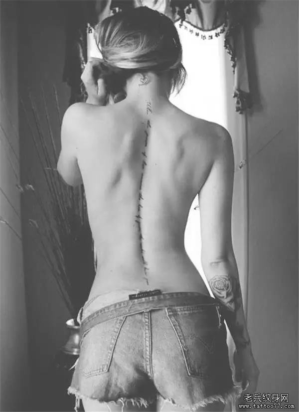 女生丨要么不纹身,要么就纹在最性感的部位!