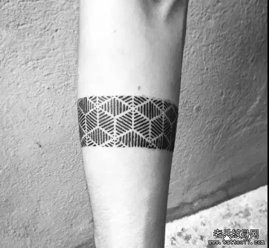 药药切克闹,男生臂环来一套~!