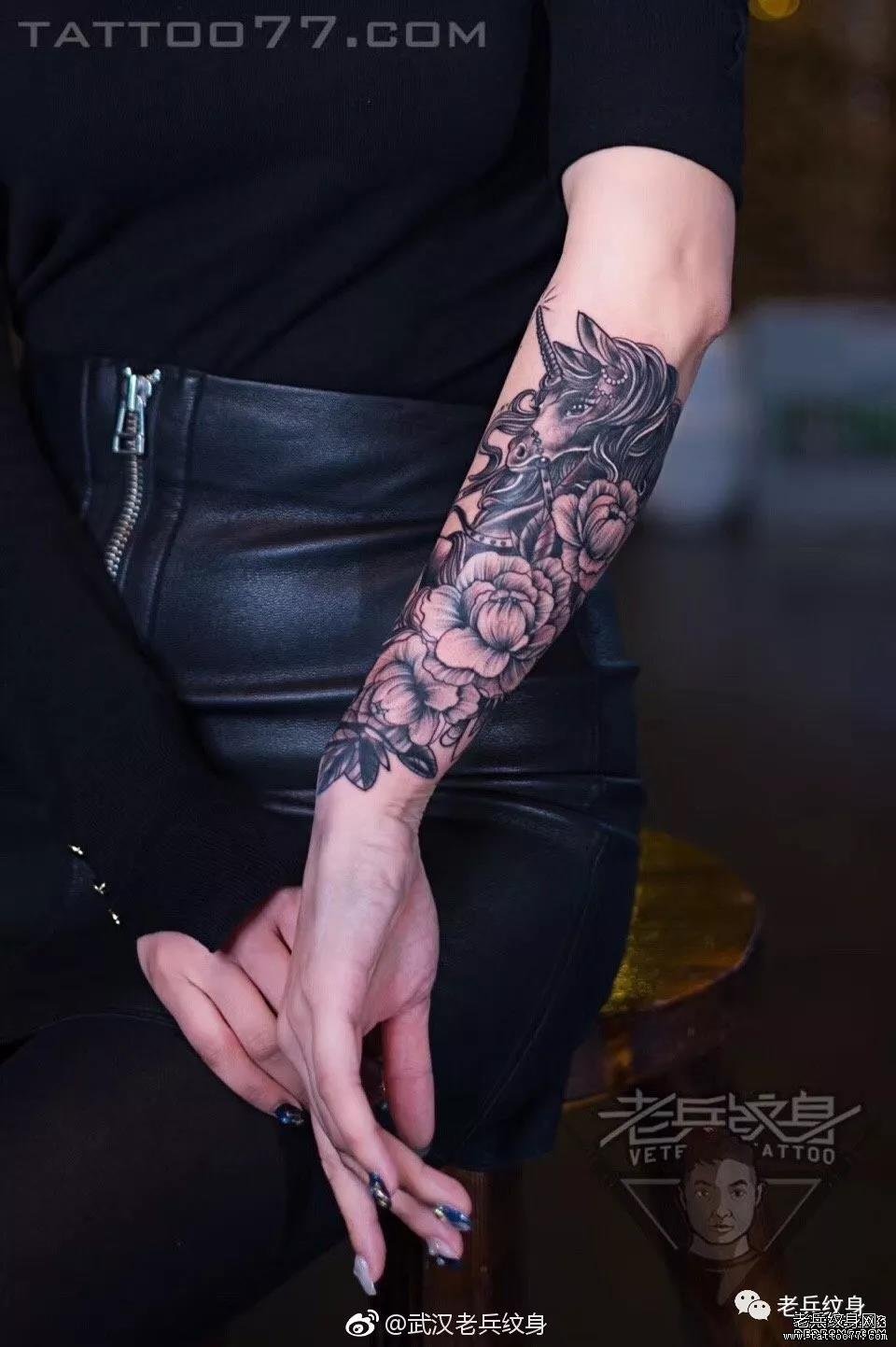 后海有树的院子,夏代有工的玉。此时此刻的云,二十来岁的你——老兵店内【女生小臂】作品欣赏