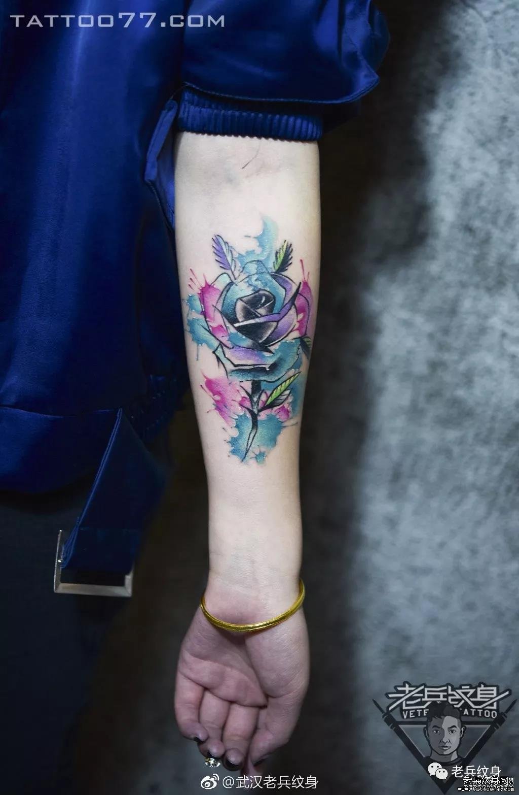 后海有树的院子,夏代有工的玉。此时此刻的云,二十来岁的你——老兵店内【女生小臂】作品欣赏