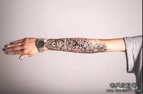 听黑臂纹身者的自述:“对它不仅仅是喜欢!”