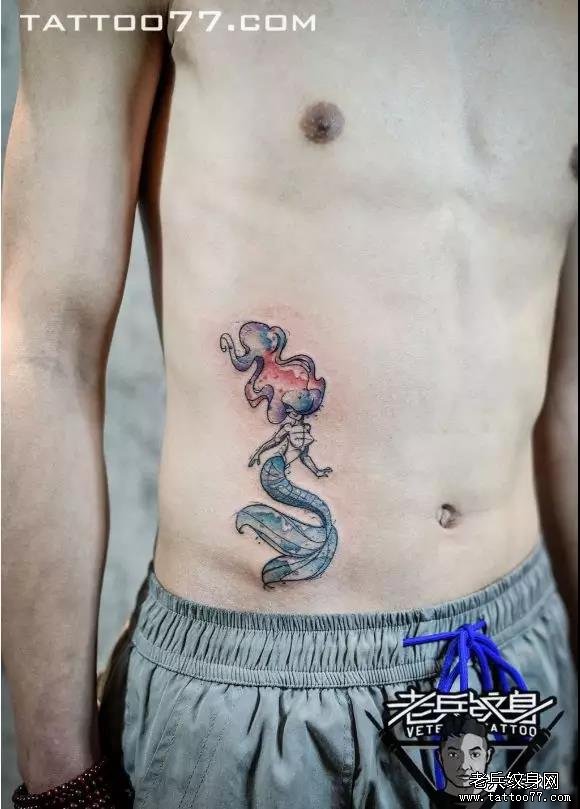 春水初生,春林初盛 春风十里,不如你——老兵店内【男生侧腰】作品欣赏