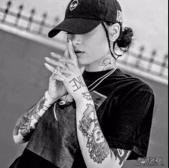 زĵ554ڡtattoo girl