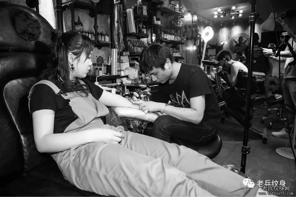 岁月静好,现世安稳——老兵店内纹身师纹身花絮