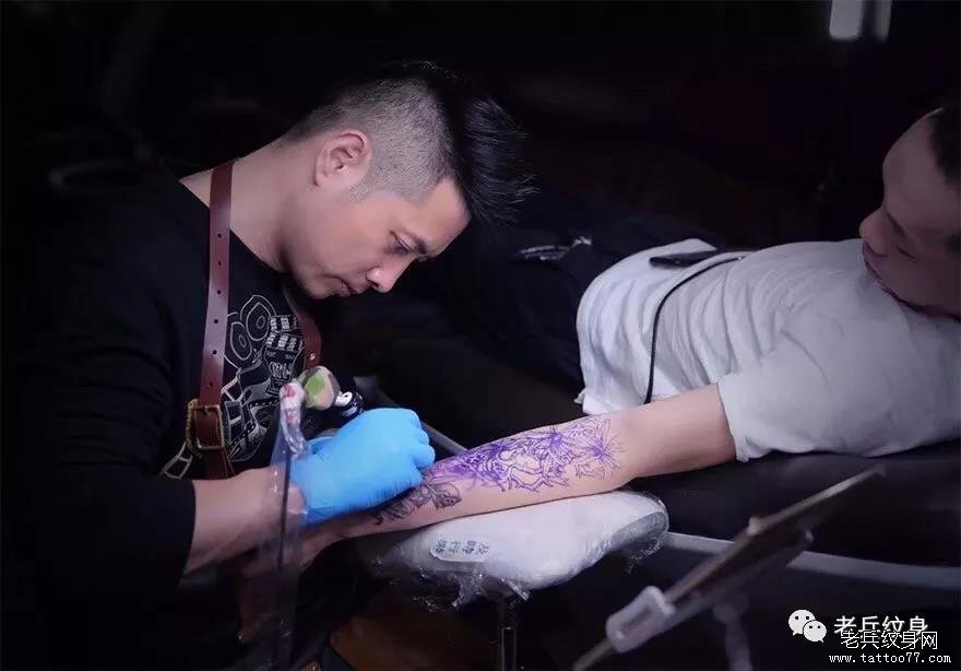 岁月静好,现世安稳——老兵店内纹身师纹身花絮
