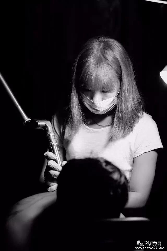 岁月静好,现世安稳——老兵店内纹身师纹身花絮